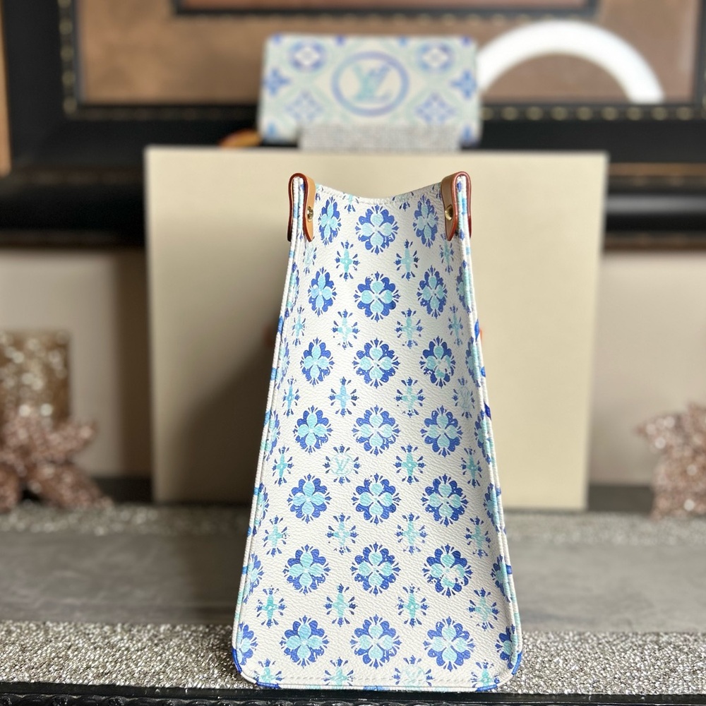 Louis Vuitton By The Pool On The Go MM Tote and Zippy Wallet Lagoon Blue Set - Picture 6 of 16